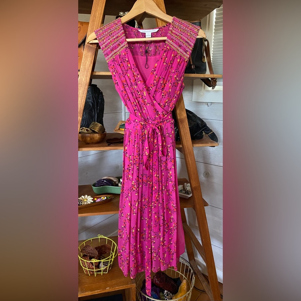 Diane Von Furstenburg Bali Silk Wrap Dress size 6